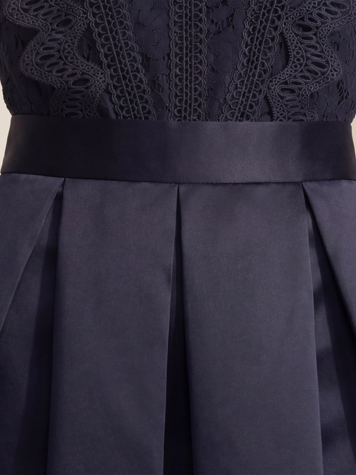 APART Spitzentop mit Rüschen und Häkeldetails | nachtblau