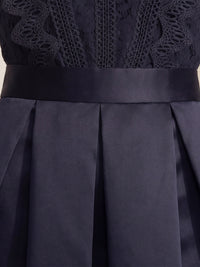APART Spitzentop mit Rüschen und Häkeldetails | nachtblau