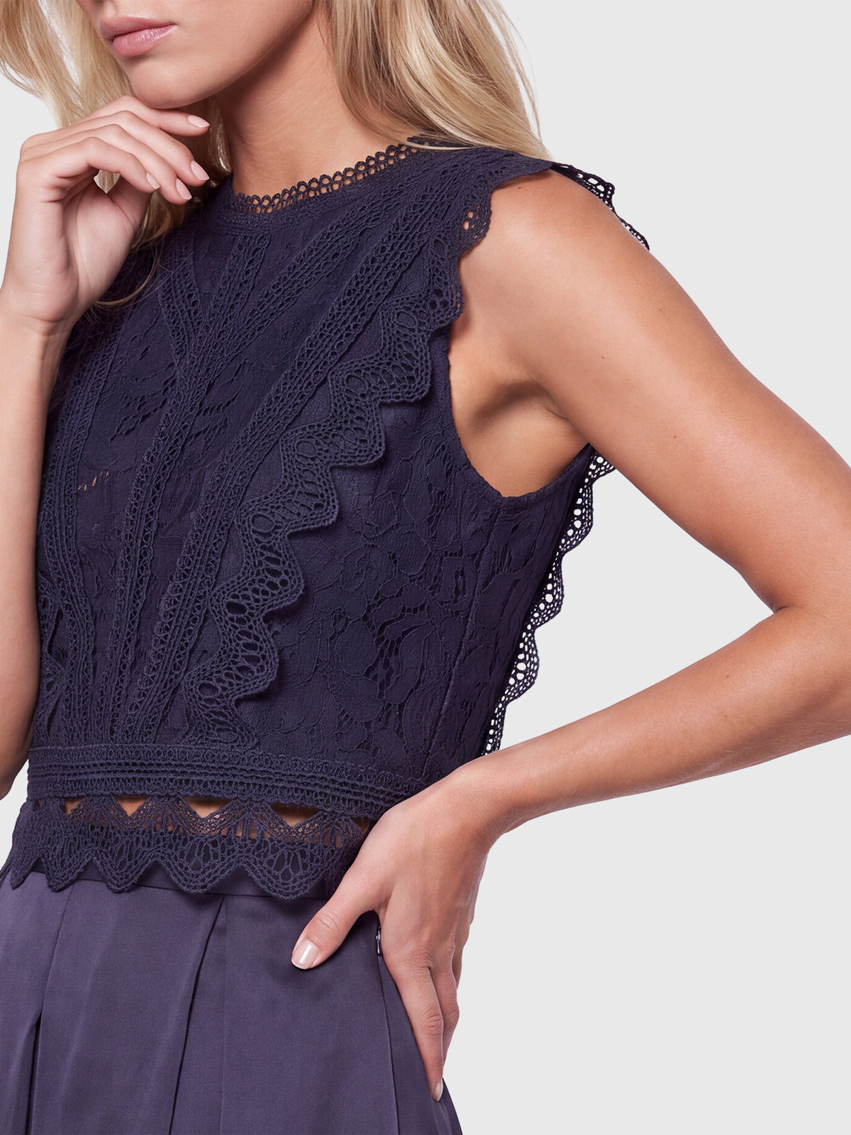 APART Spitzentop mit Rüschen und Häkeldetails | nachtblau