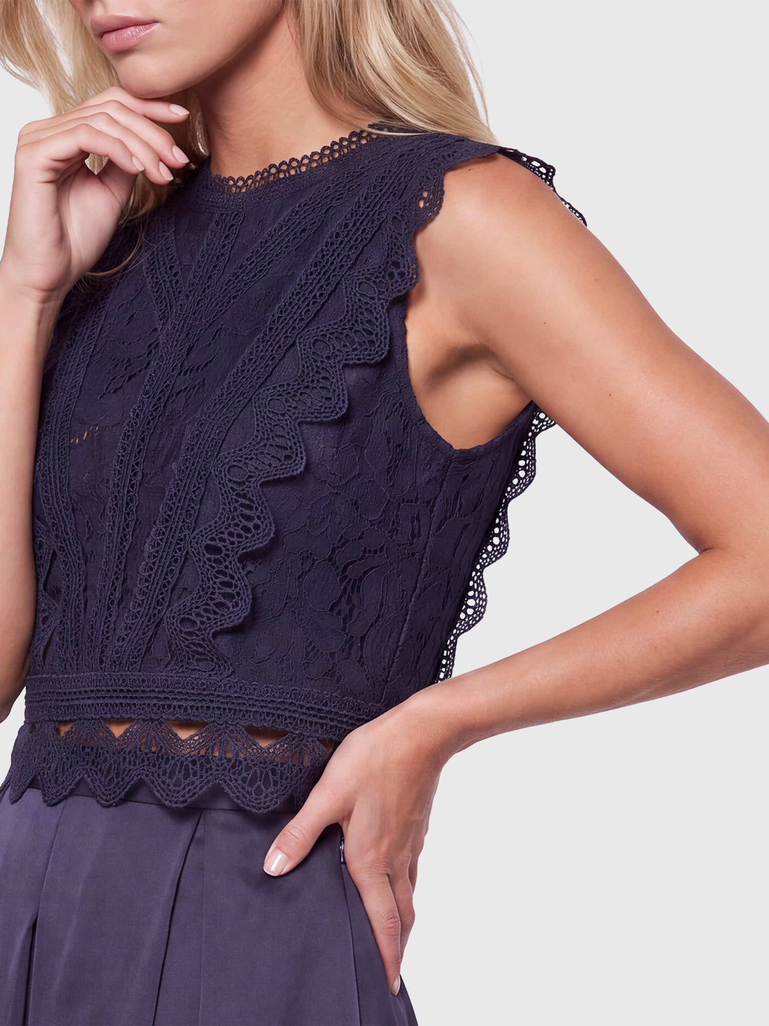 APART Spitzentop mit Rüschen und Häkeldetails | nachtblau
