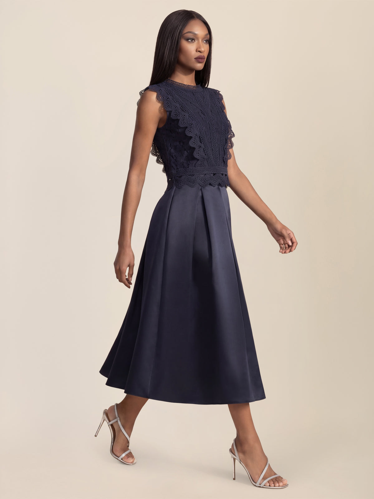 APART Spitzentop mit Rüschen und Häkeldetails | nachtblau