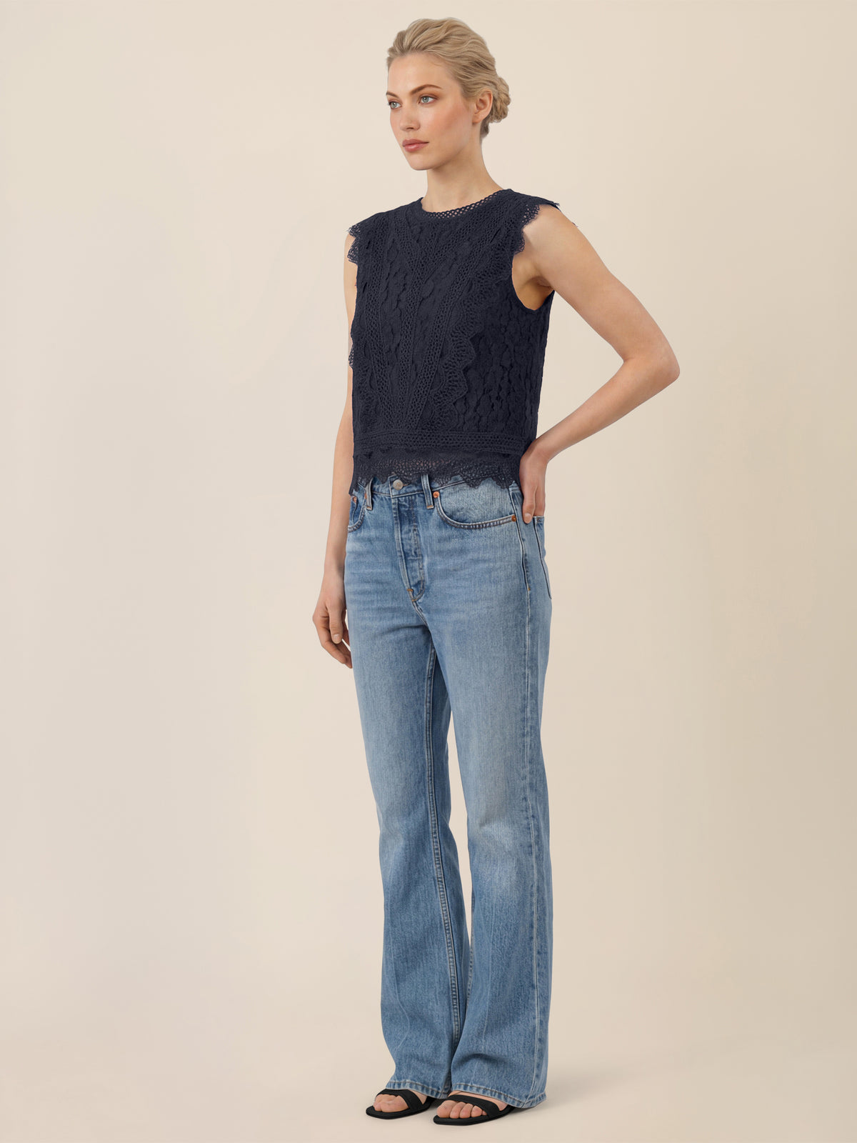 APART Spitzentop mit Rüschen und Häkeldetails | nachtblau