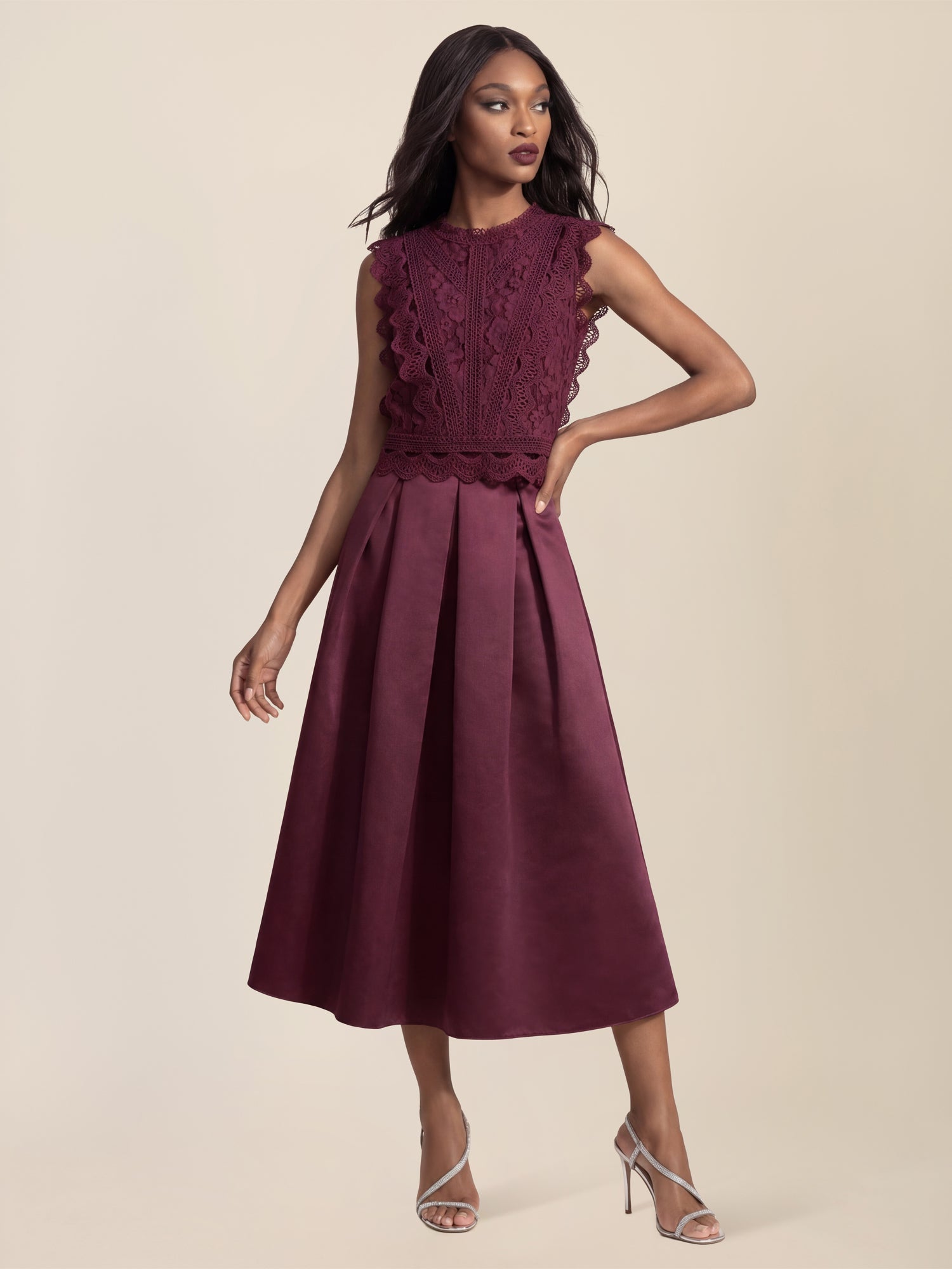 APART Spitzentop mit Rüschen und Häkeldetails | weinrot