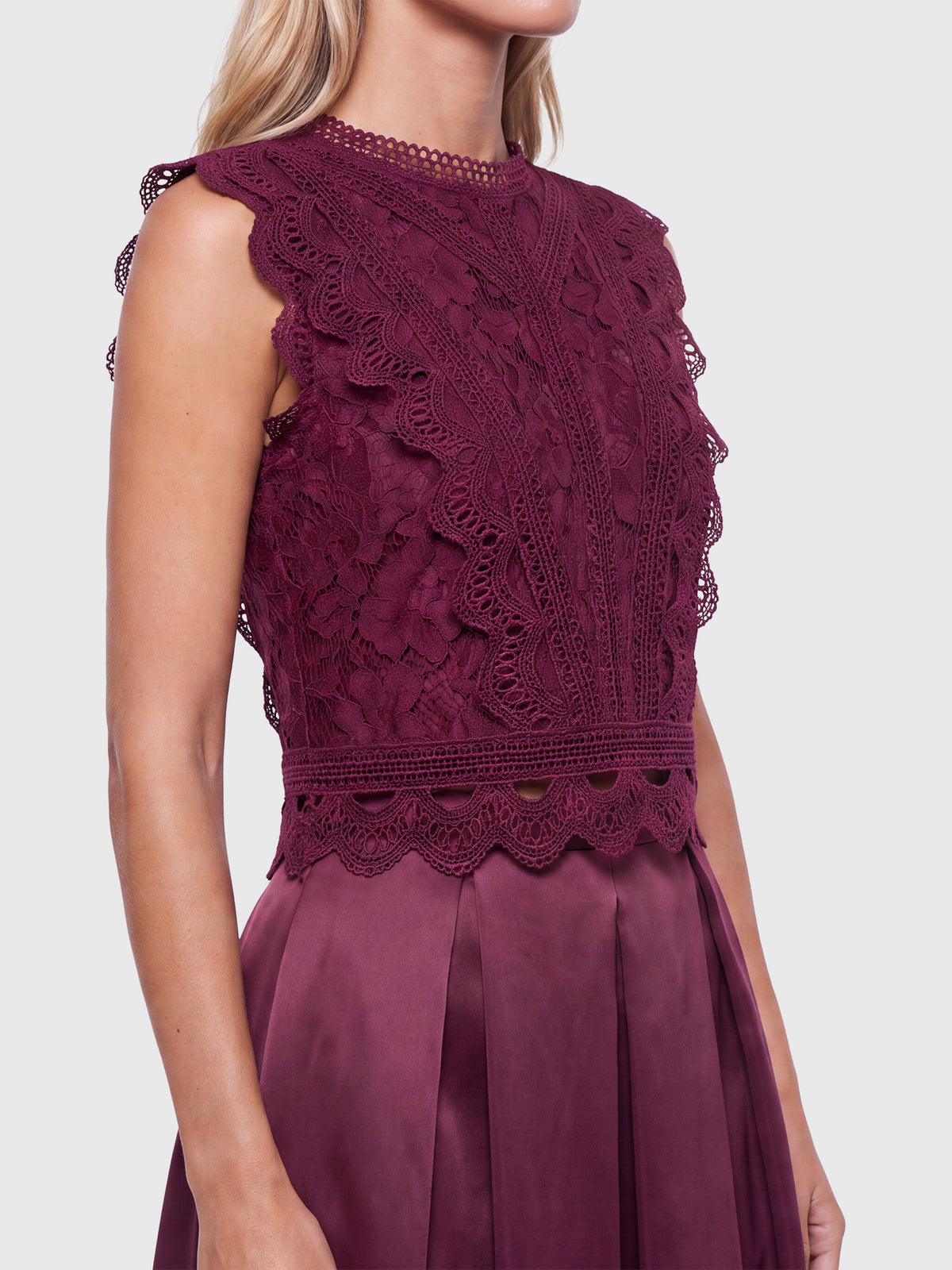 APART Spitzentop mit Rüschen und Häkeldetails | weinrot