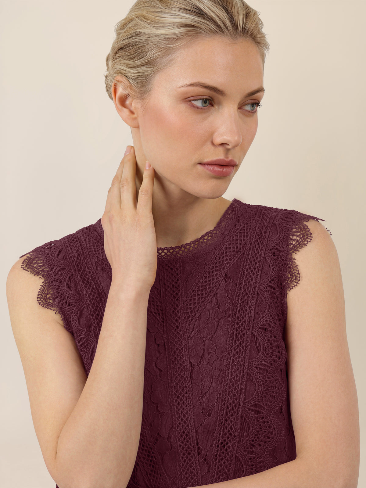 APART Spitzentop mit Rüschen und Häkeldetails | weinrot