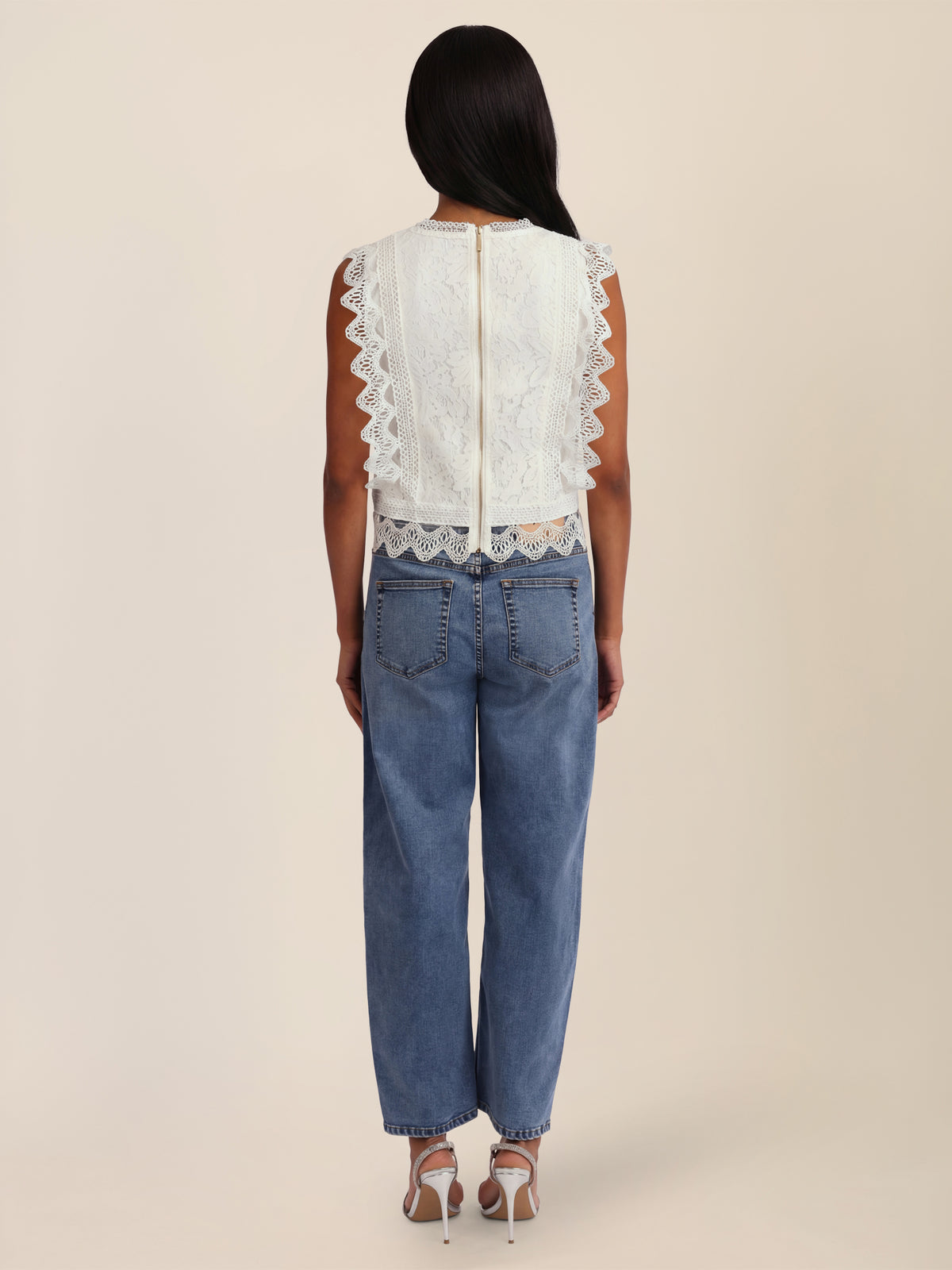 APART Spitzentop mit Rüschen und Häkeldetails | creme