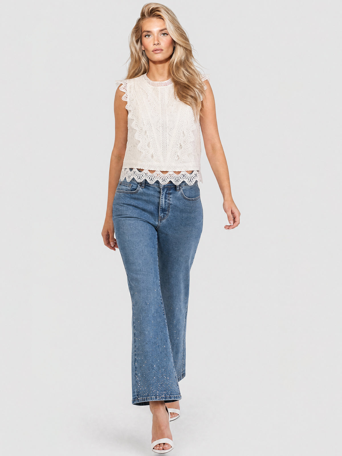 APART Spitzentop mit Rüschen und Häkeldetails | creme