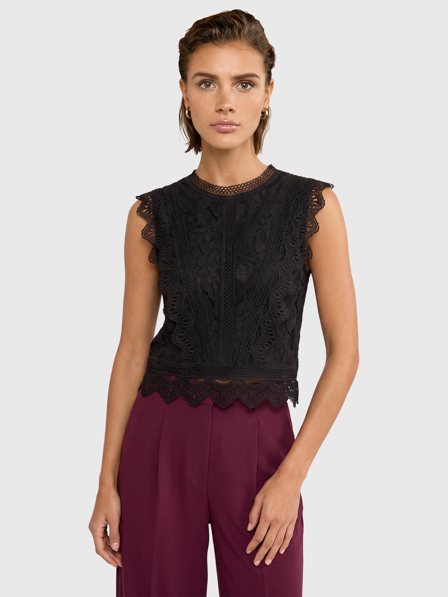 APART Spitzentop mit Rüschen und Häkeldetails | schwarz