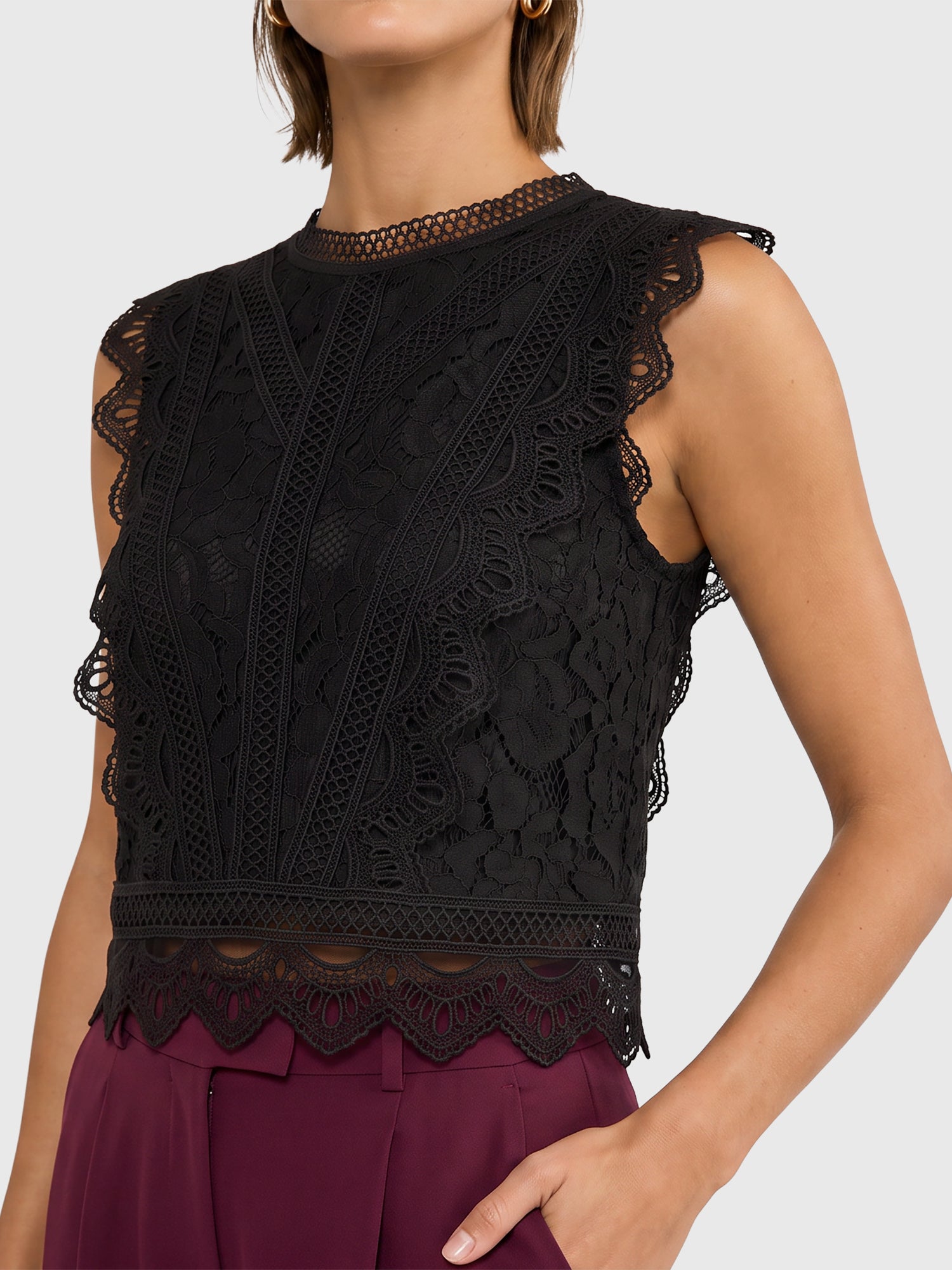 APART Spitzentop mit Rüschen und Häkeldetails | schwarz