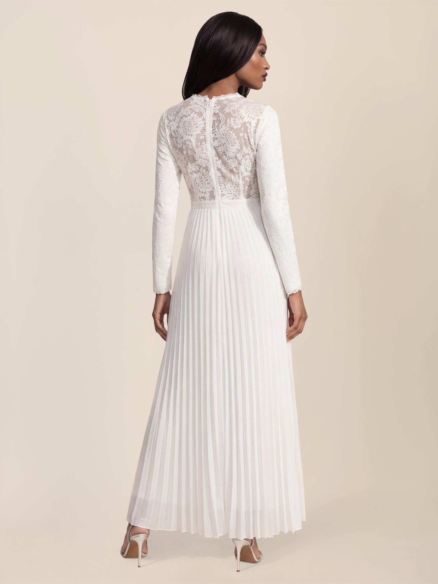 APART Elegantes Spitzenkleid mit Plissee-Rock | creme-nude