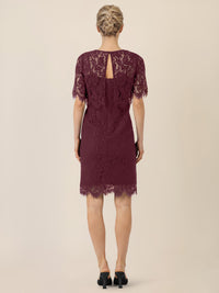 APART Schmal geschnittenes Kleid mit Taillennaht | weinrot