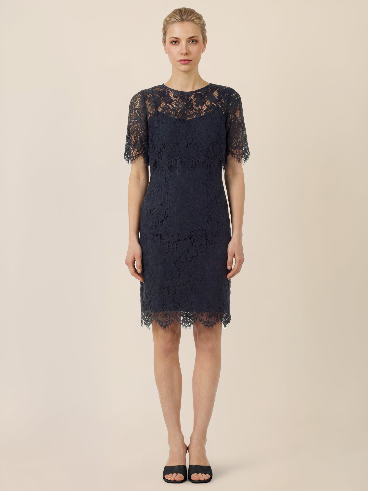 APART Schmal geschnittenes Kleid mit Taillennaht | nachtblau