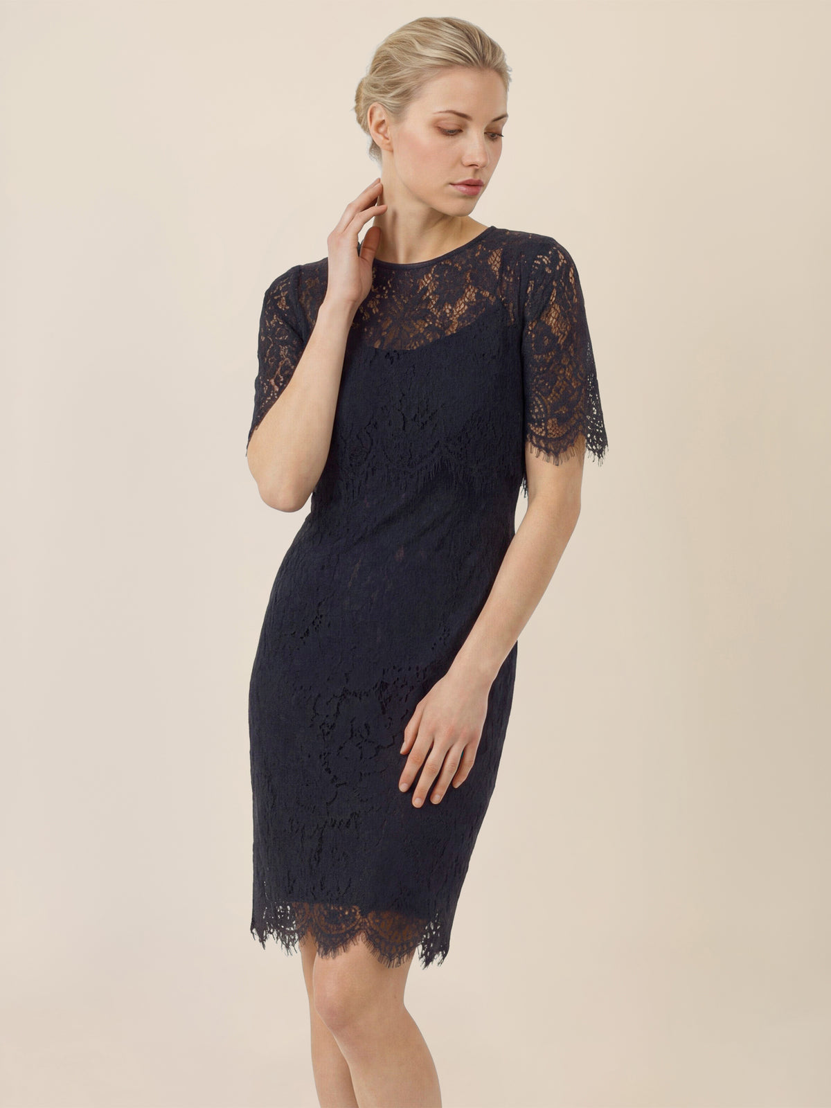 APART Schmal geschnittenes Kleid mit Taillennaht | nachtblau