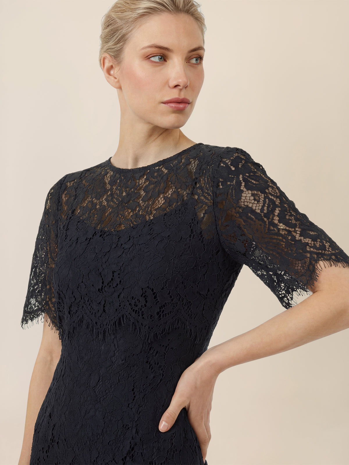 APART Schmal geschnittenes Kleid mit Taillennaht | nachtblau