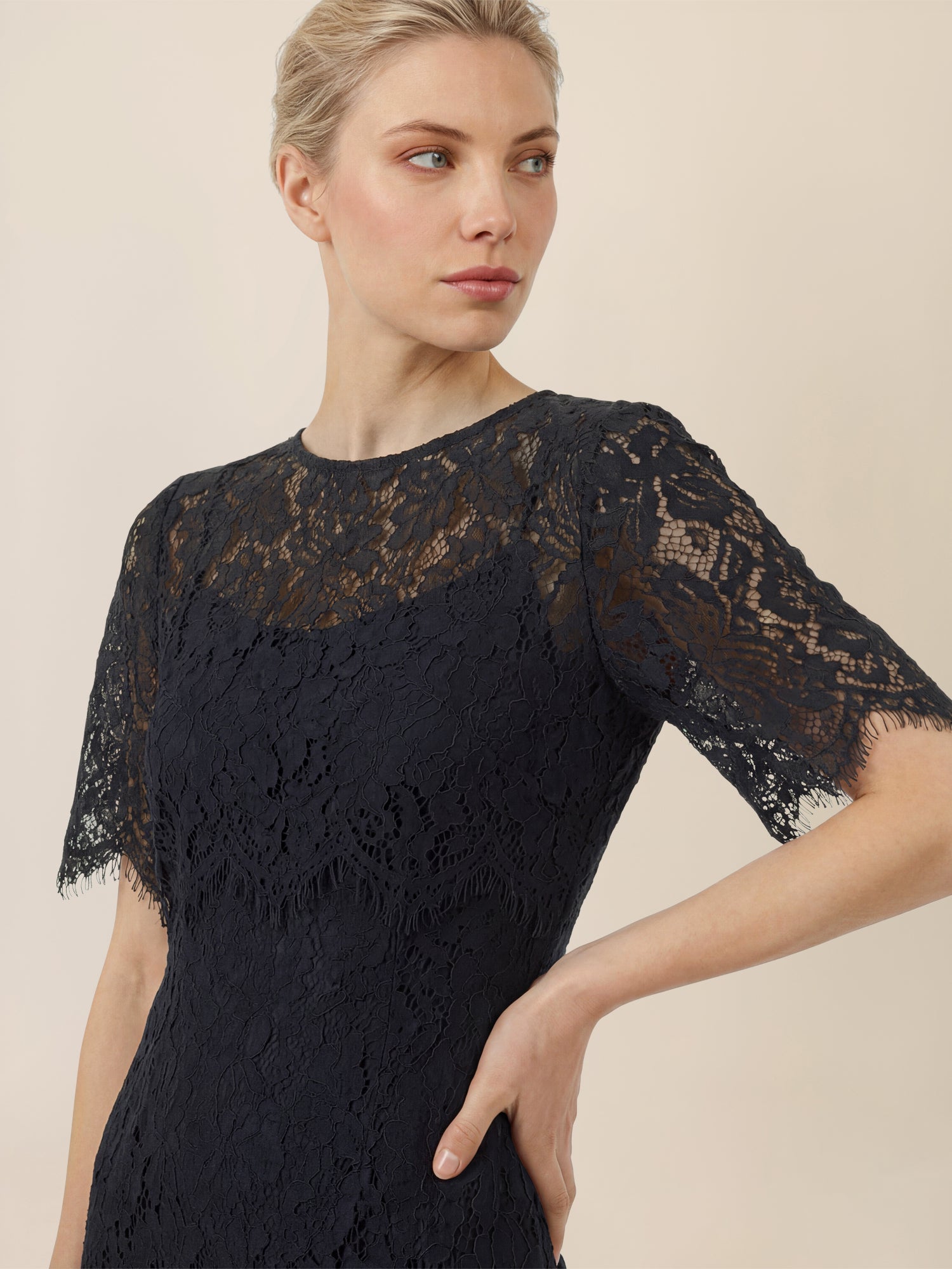 APART Schmal geschnittenes Kleid mit Taillennaht | nachtblau