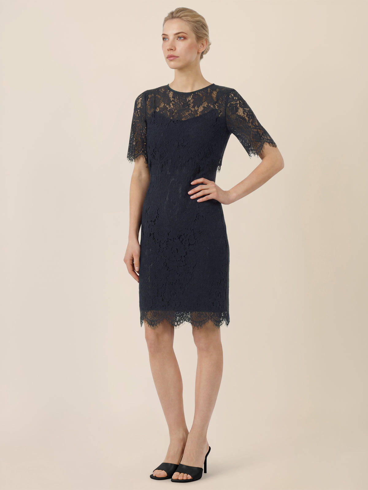 APART Schmal geschnittenes Kleid mit Taillennaht | nachtblau