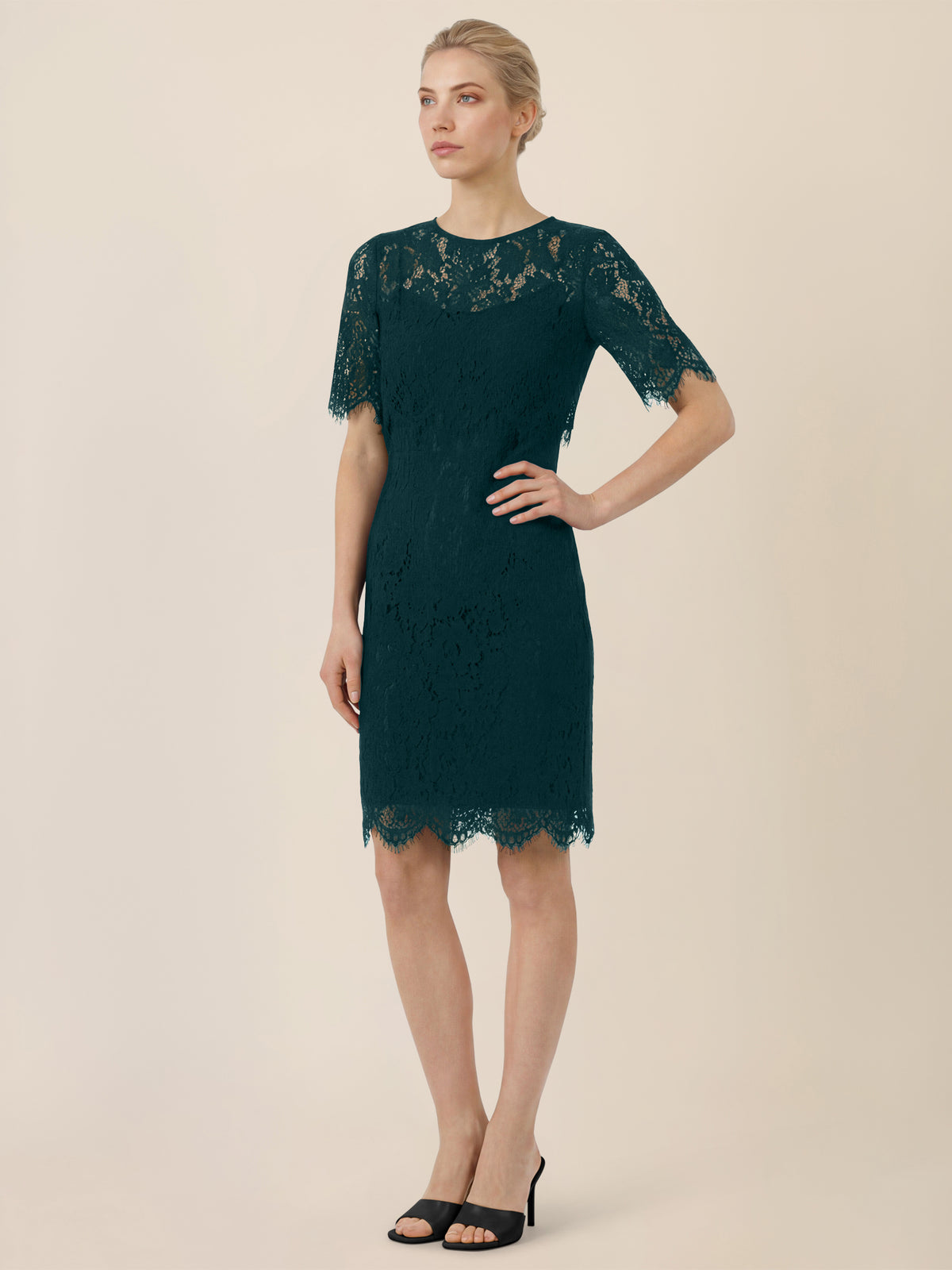 APART Schmal geschnittenes Kleid mit Taillennaht | emerald