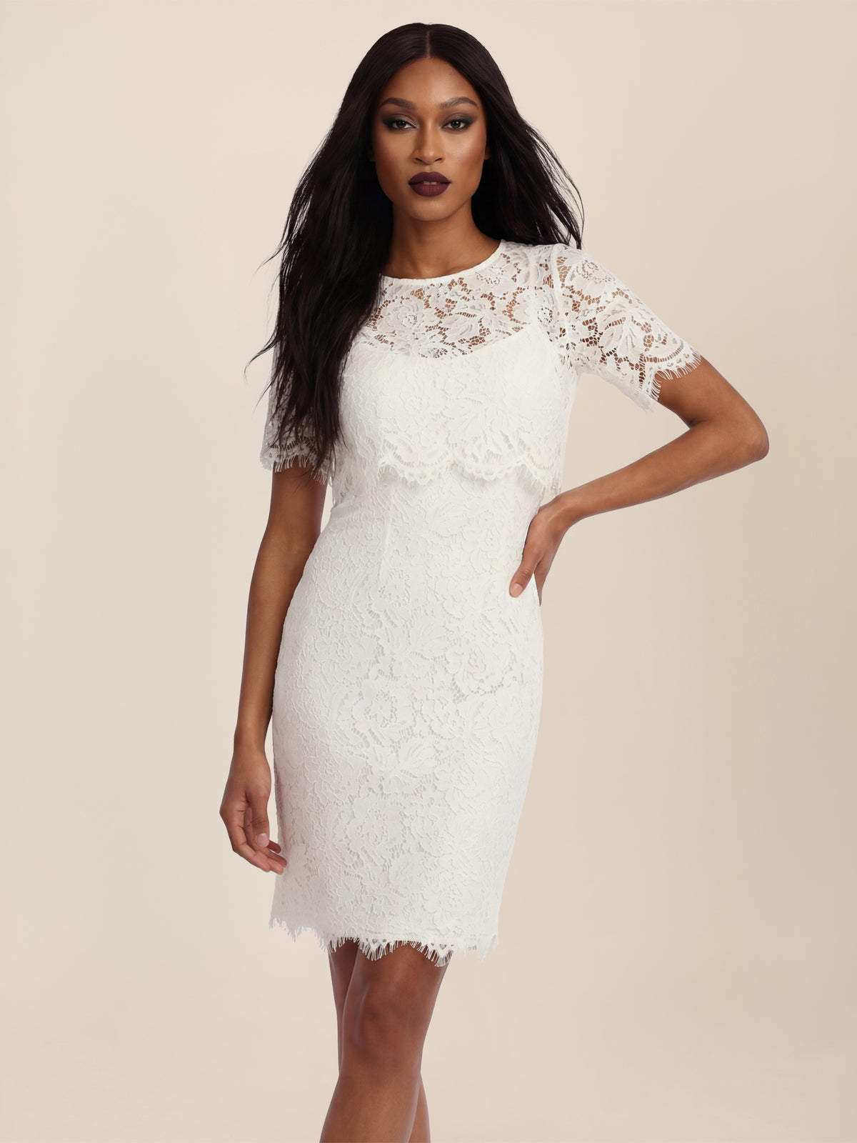 APART Schmal geschnittenes Kleid mit Taillennaht | creme