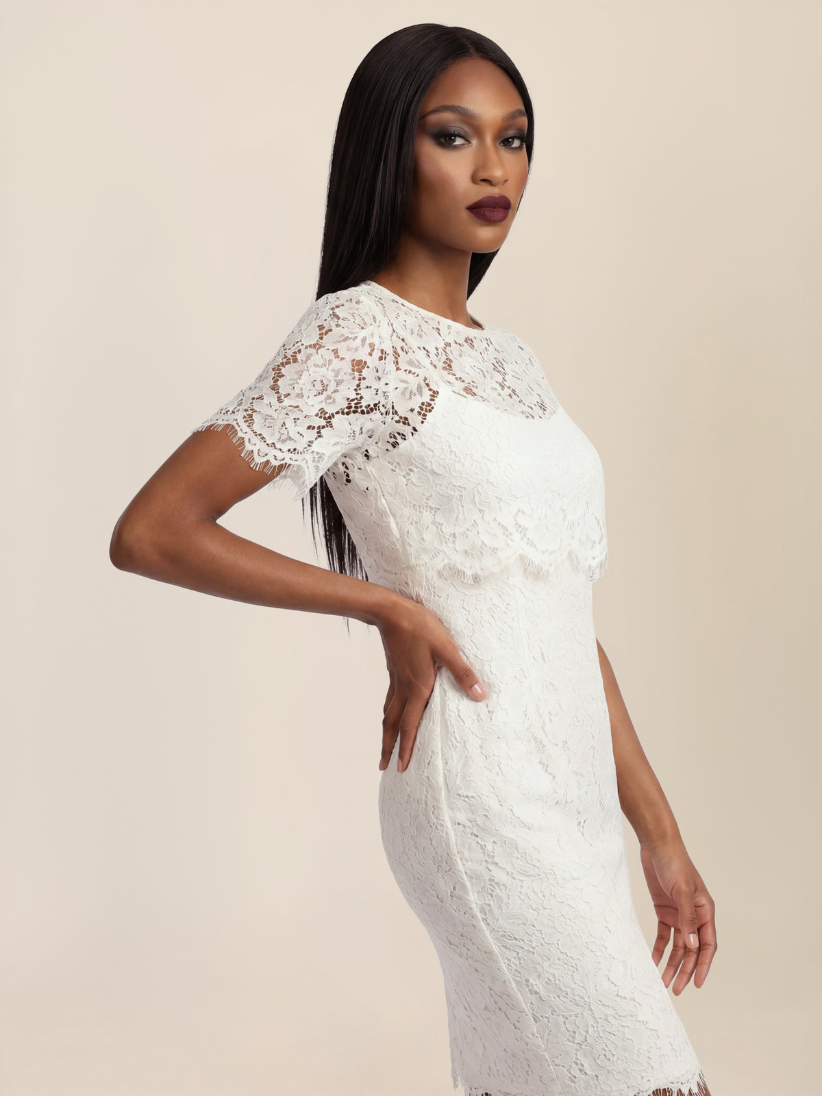 APART Schmal geschnittenes Kleid mit Taillennaht | creme