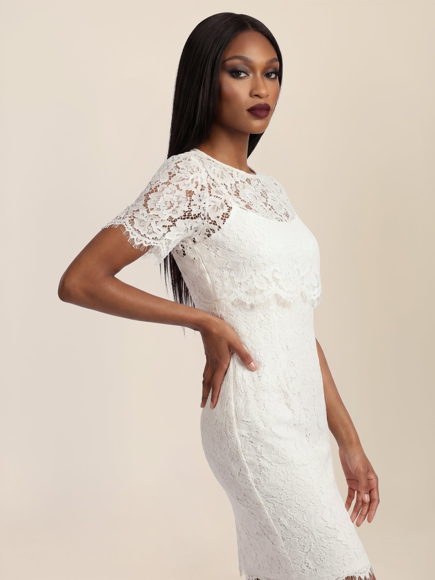 APART Schmal geschnittenes Kleid mit Taillennaht | creme