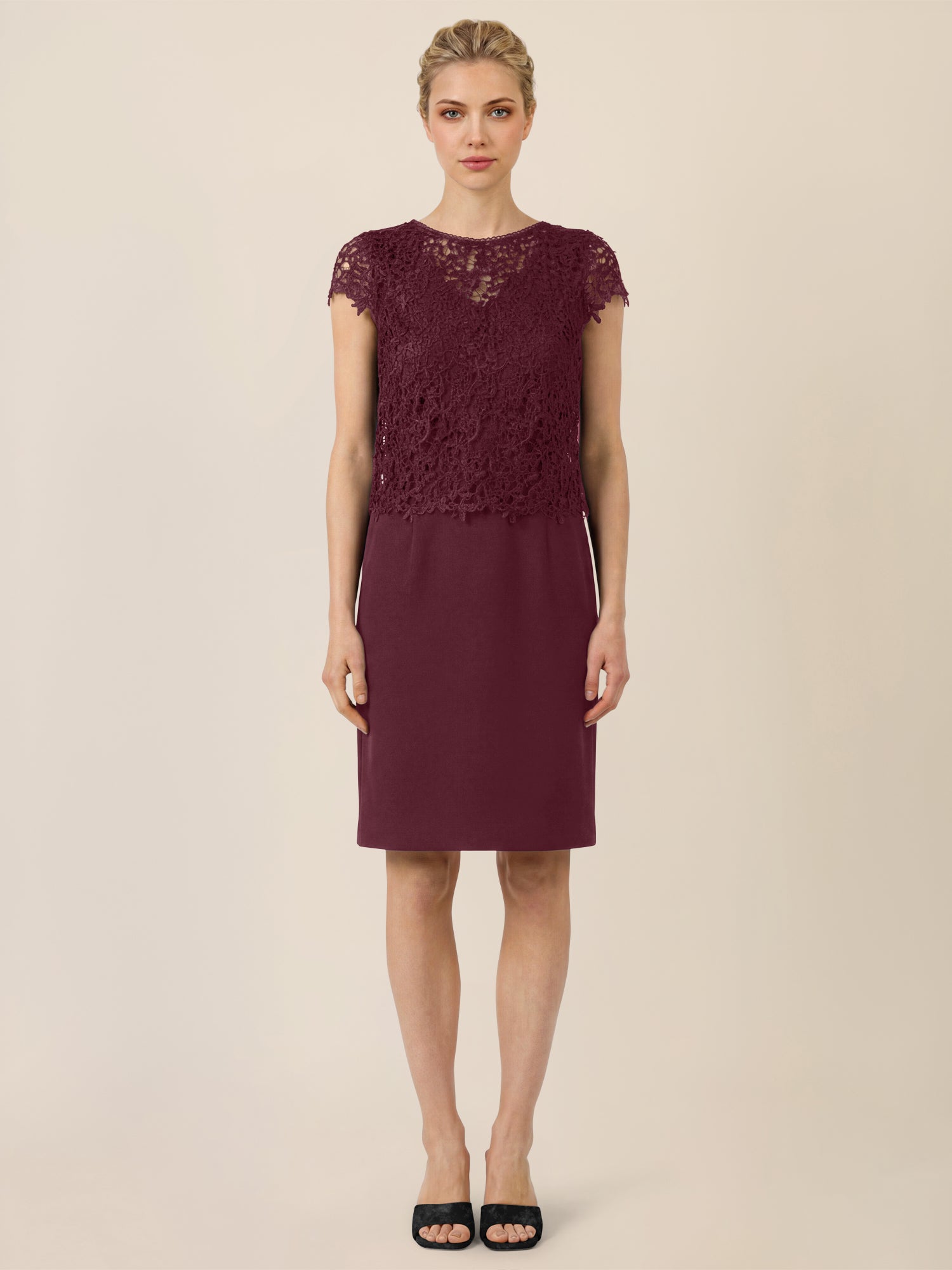APART Kurzes Etuikleid mit Häkelspitzen-Overlay | weinrot