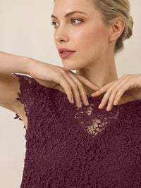 APART Kurzes Etuikleid mit Häkelspitzen-Overlay | weinrot