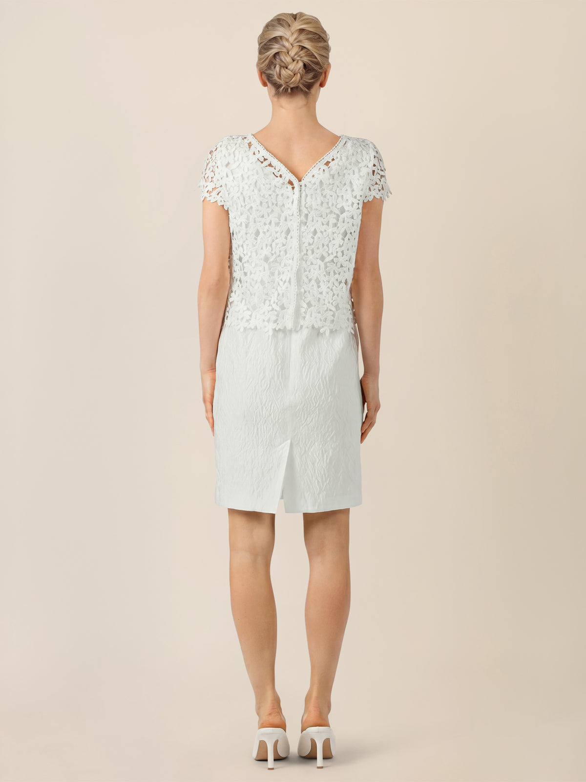 APART Spitzenkleid mit floraler Struktur | creme