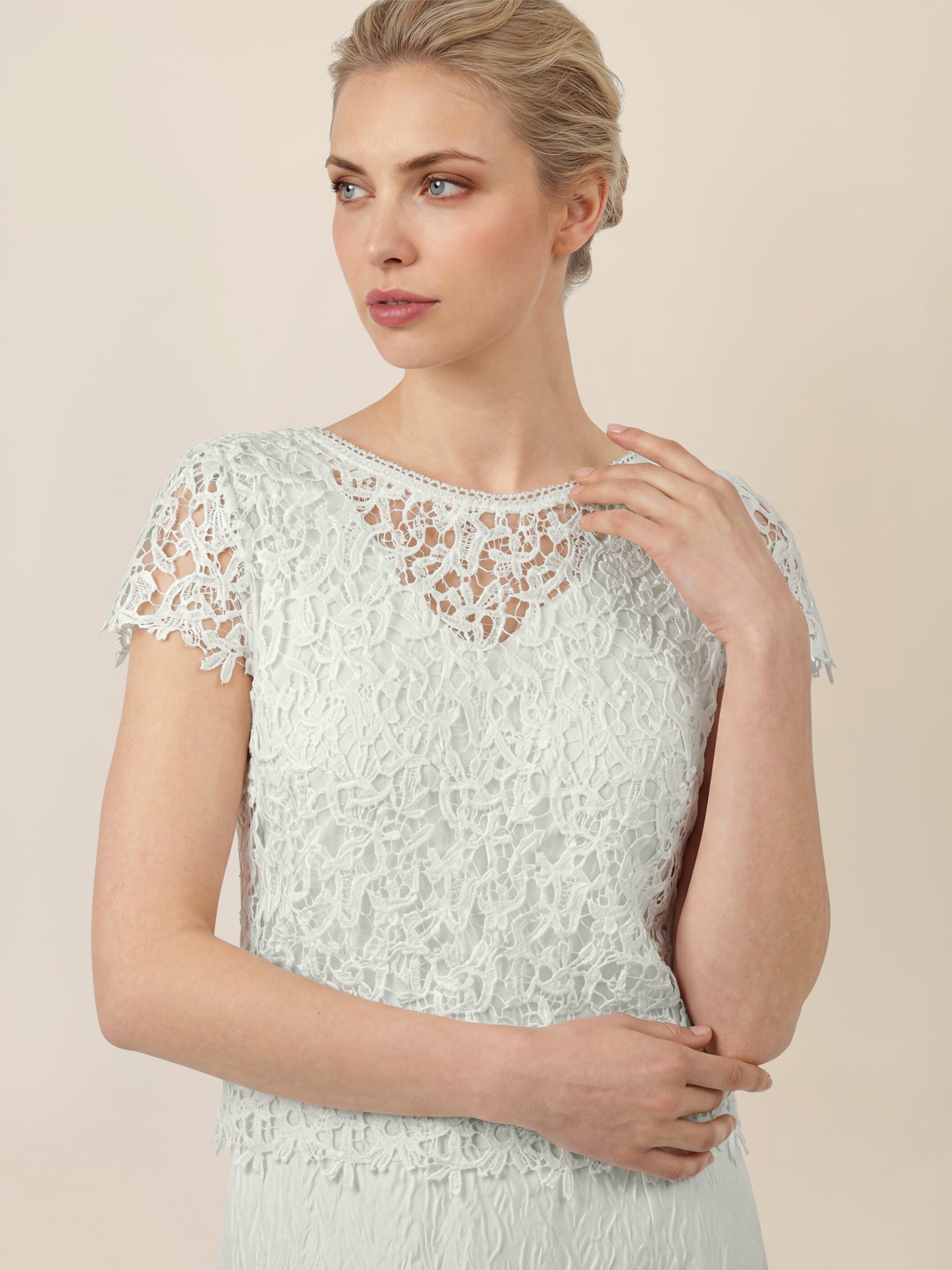 APART Spitzenkleid mit floraler Struktur | creme