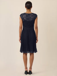 APART Spitzenkleid mit Plisseerock | nachtblau