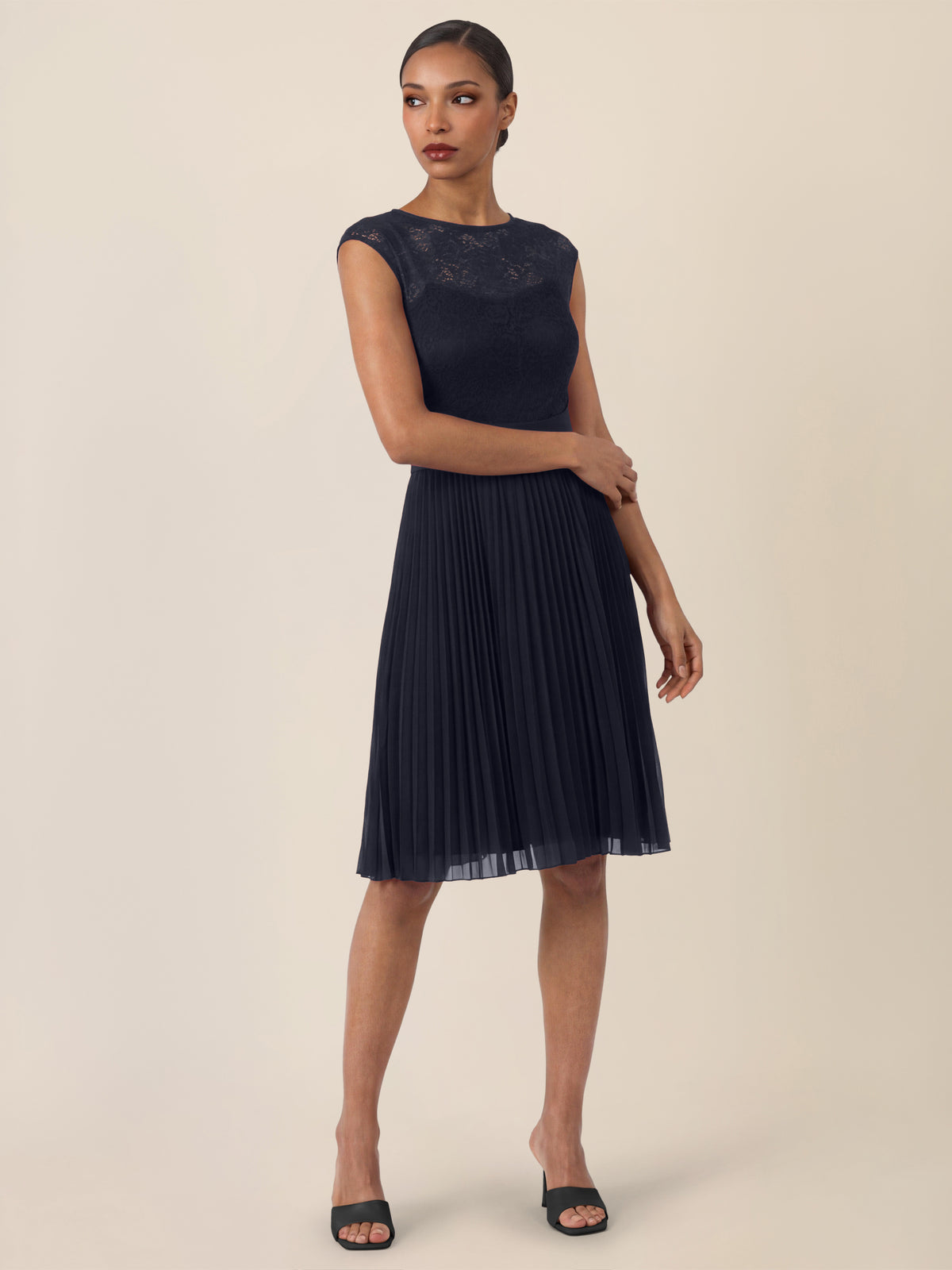 APART Spitzenkleid mit Plisseerock | nachtblau