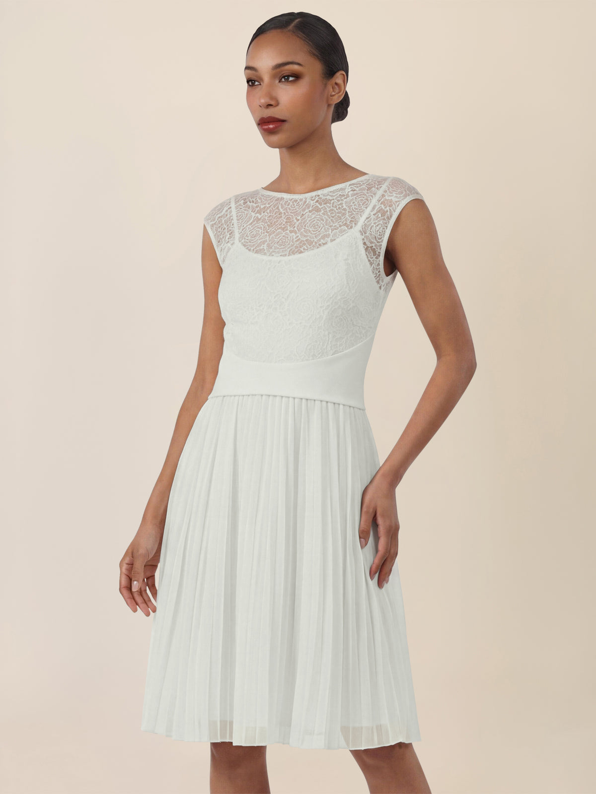 APART Spitzenkleid mit Plisseerock | creme