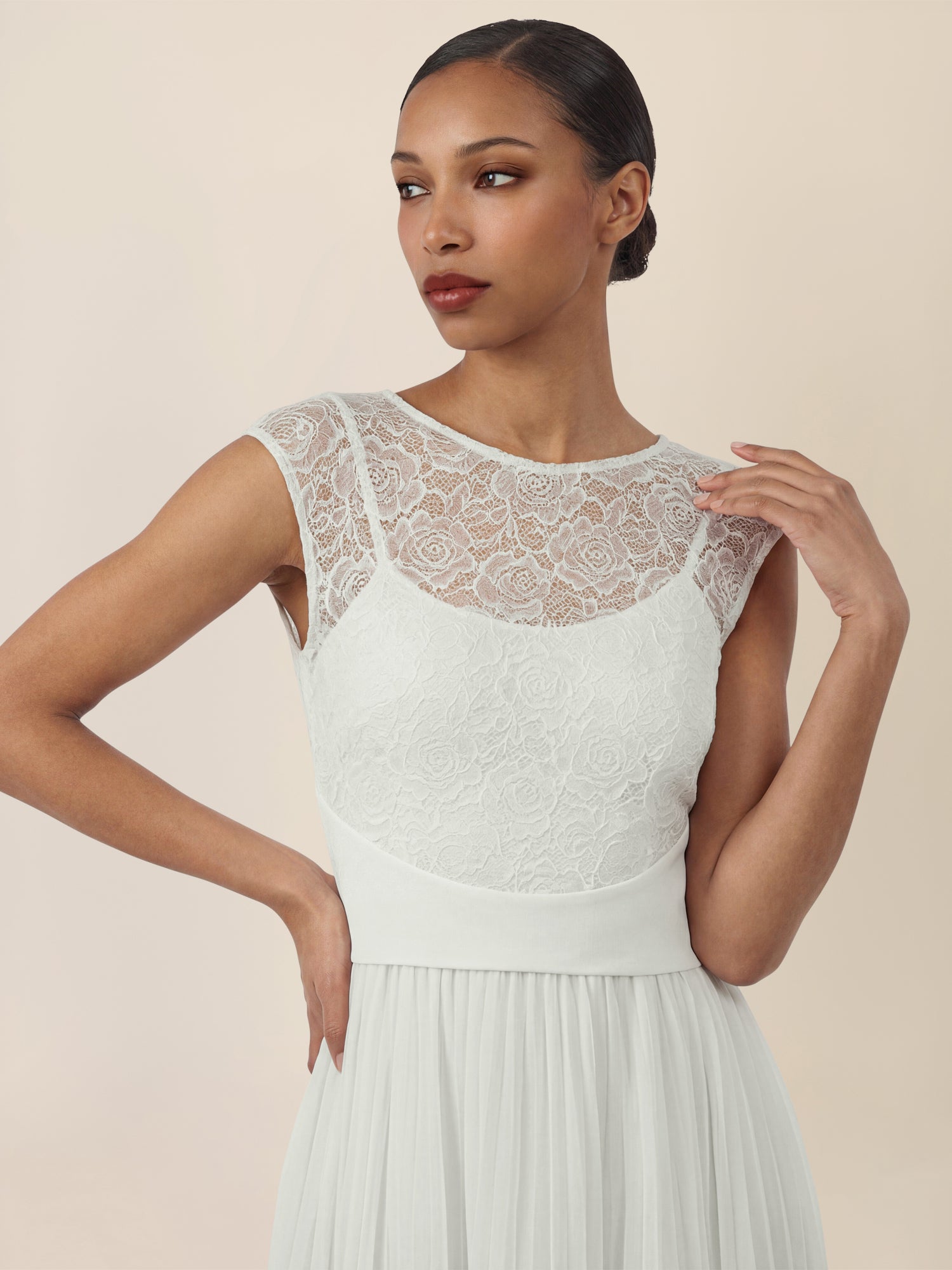 APART Spitzenkleid mit Plisseerock | creme