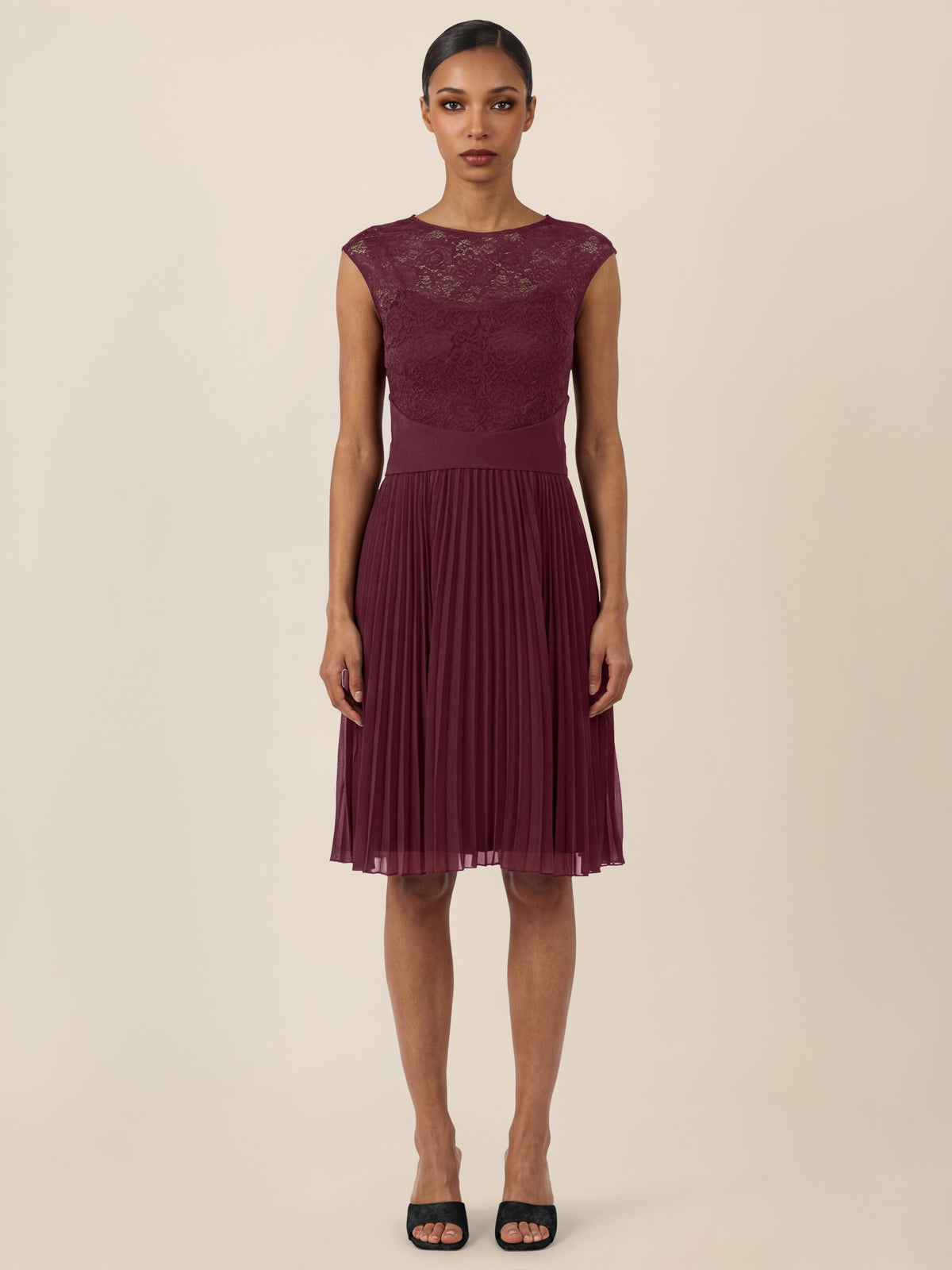 APART Spitzenkleid mit Plisseerock | weinrot