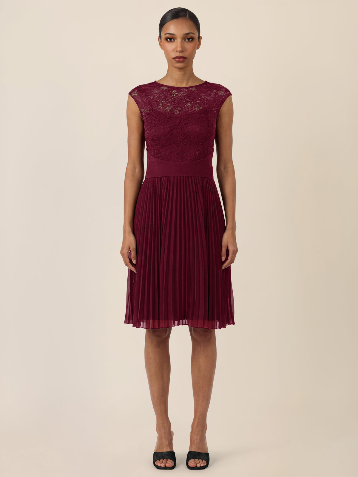 APART Spitzenkleid mit Plisseerock | weinrot