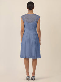 APART Spitzenkleid mit Plisseerock | rauchblau