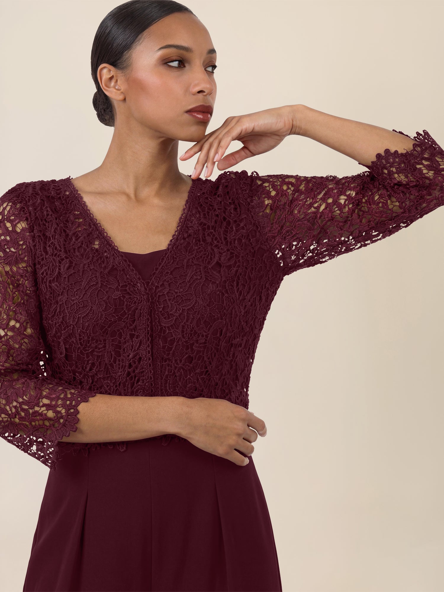 APART Hochzeitsoverall mit Spitzenjäckchen | weinrot