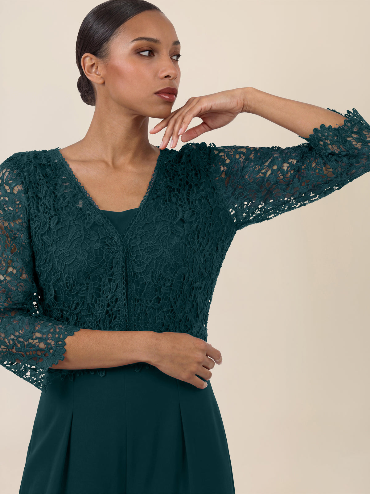 APART Hochzeitsoverall mit Spitzenjäckchen | emerald