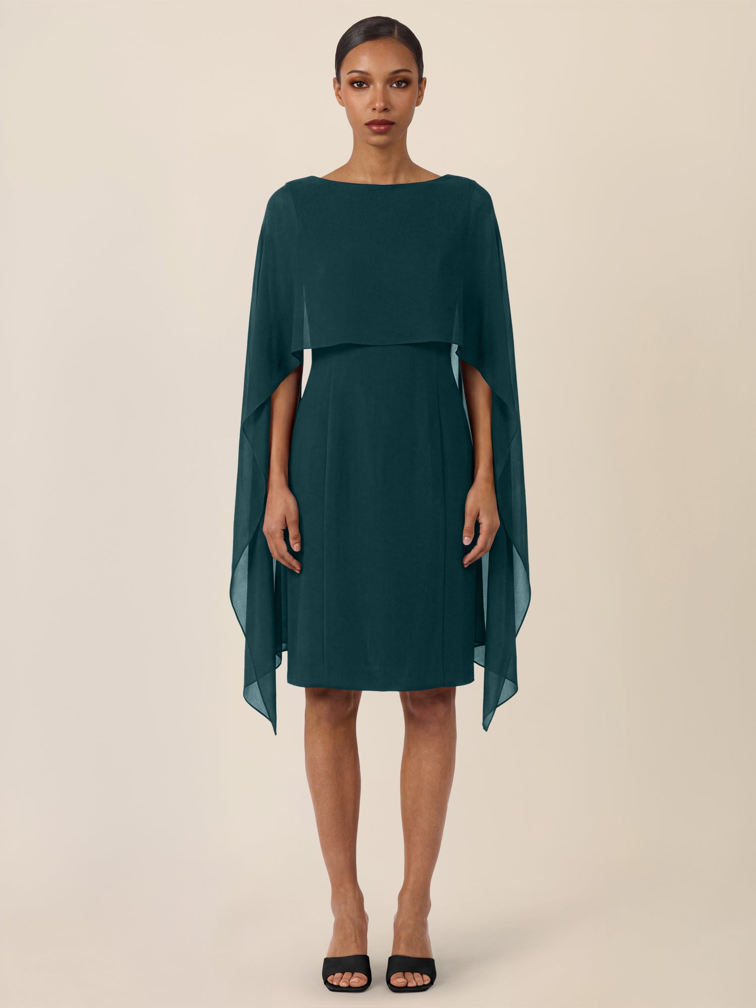 APART Etui-Kleid mit fließendem Chiffon-Cape | emerald