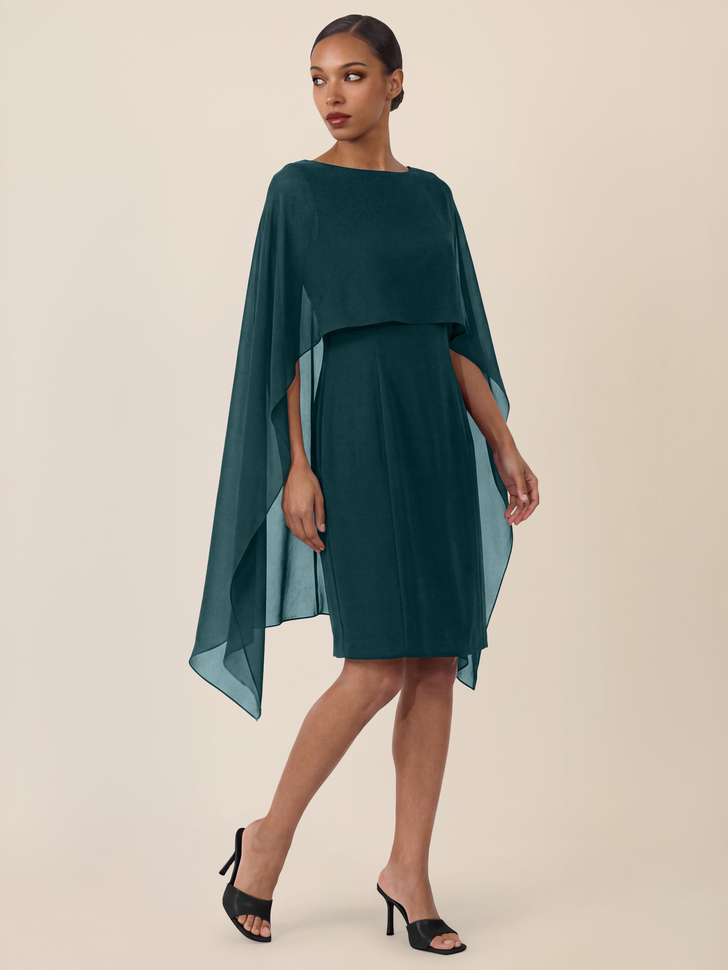 APART Etui-Kleid mit fließendem Chiffon-Cape | emerald
