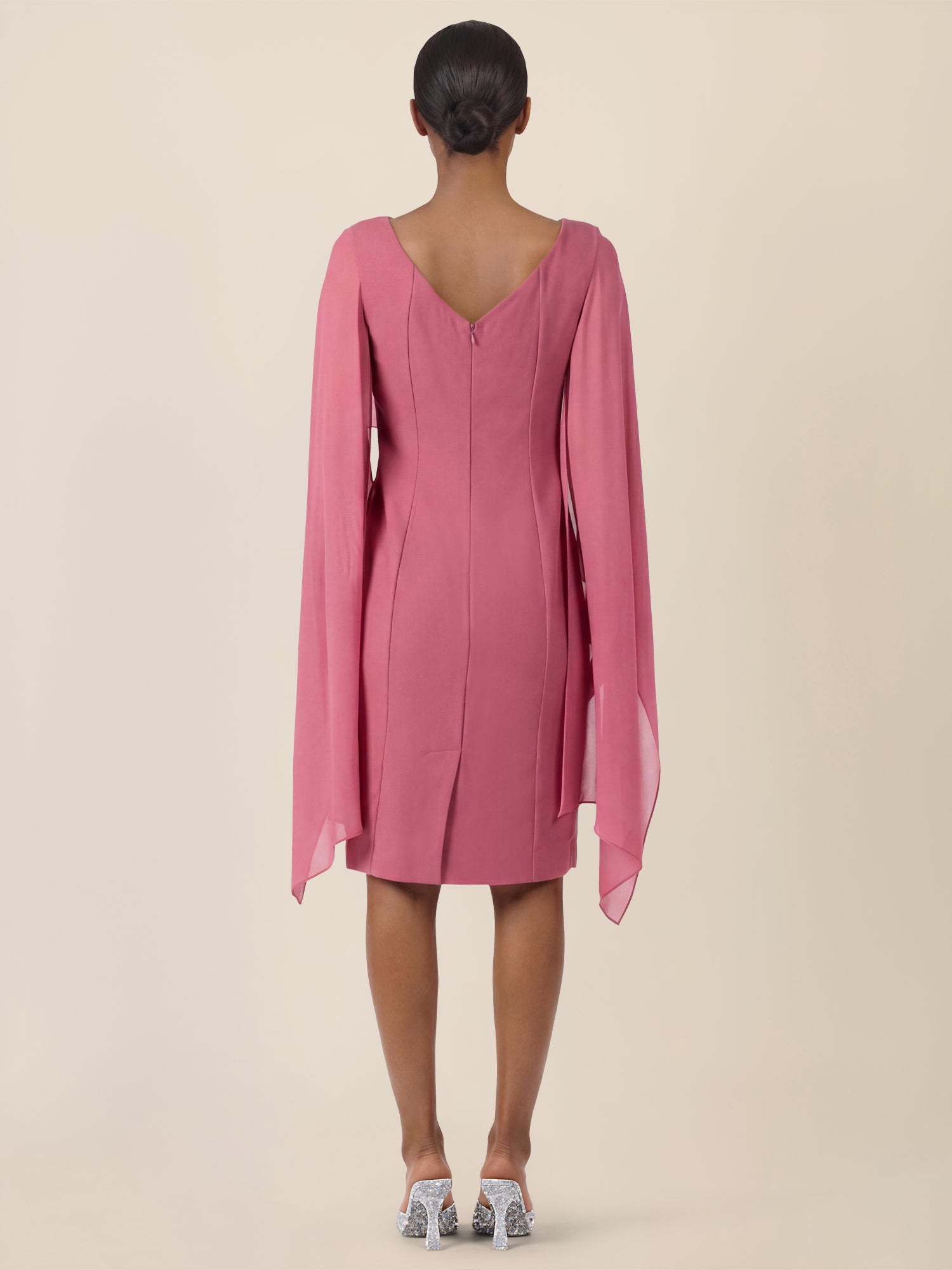 APART Etui-Kleid mit fließendem Chiffon-Cape | rosé