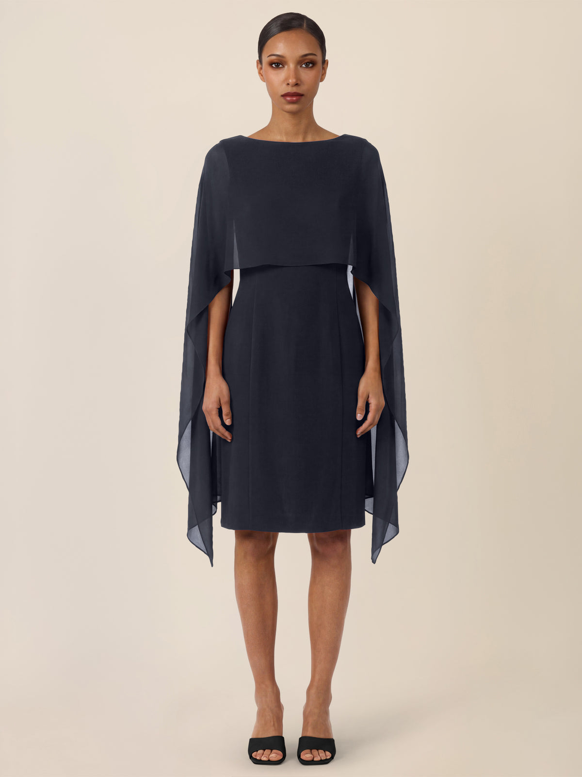 APART Etui-Kleid mit fließendem Chiffon-Cape | nachtblau