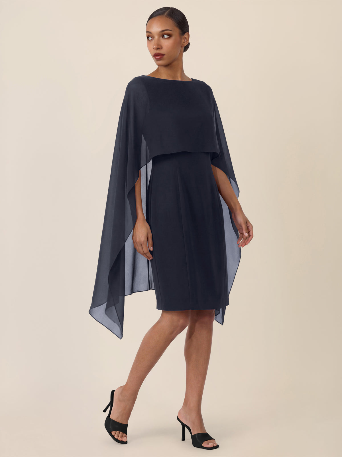 APART Etui-Kleid mit fließendem Chiffon-Cape | nachtblau