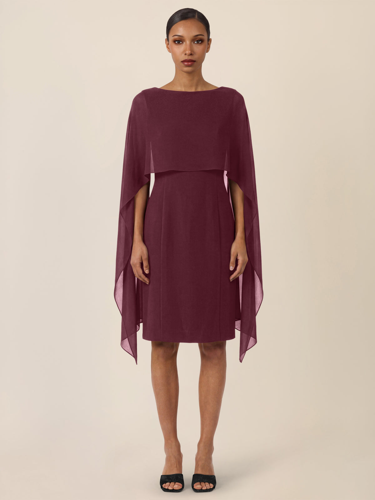 APART Etui-Kleid mit fließendem Chiffon-Cape | weinrot