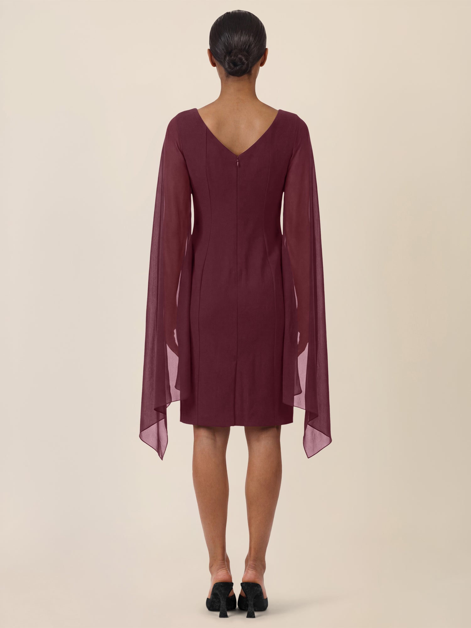 APART Etui-Kleid mit fließendem Chiffon-Cape | weinrot