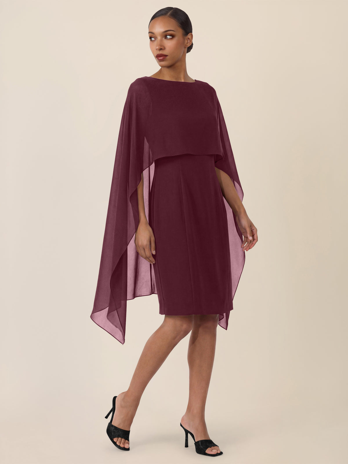 APART Etui-Kleid mit fließendem Chiffon-Cape | weinrot