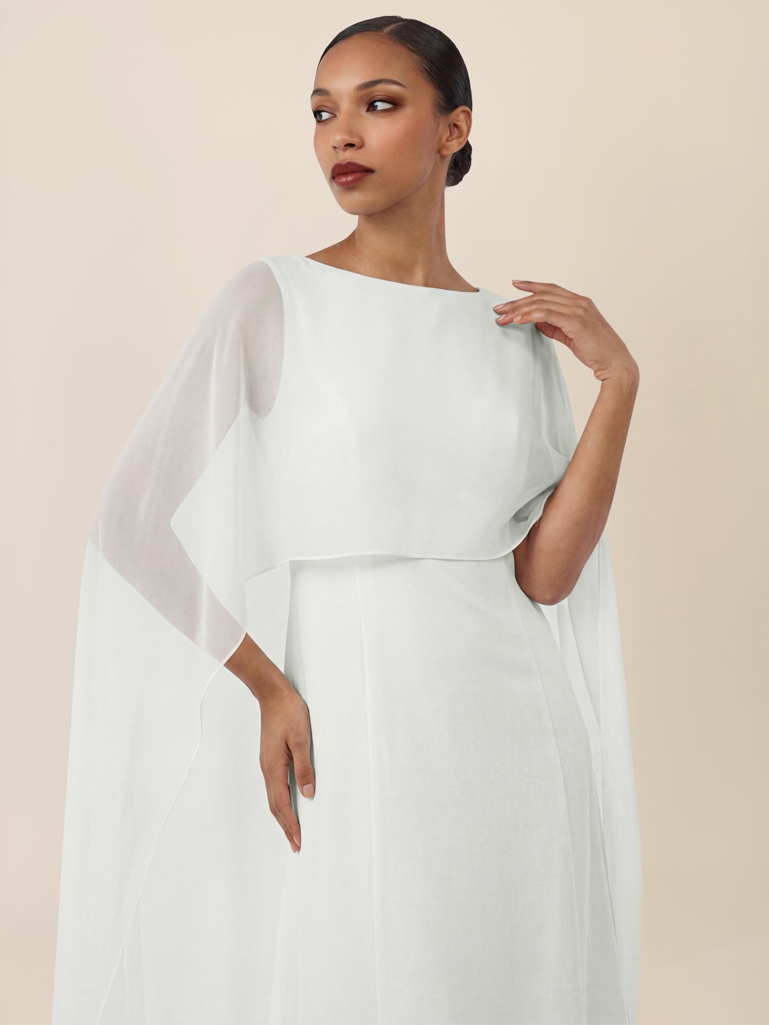APART Cape-Kleid mit fließender Eleganz | creme
