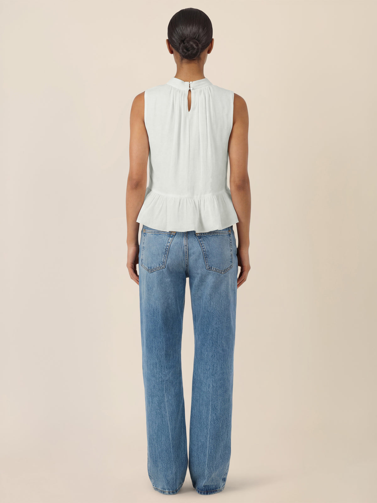 APART Ärmellose Bluse mit Rüschen-Saum | creme