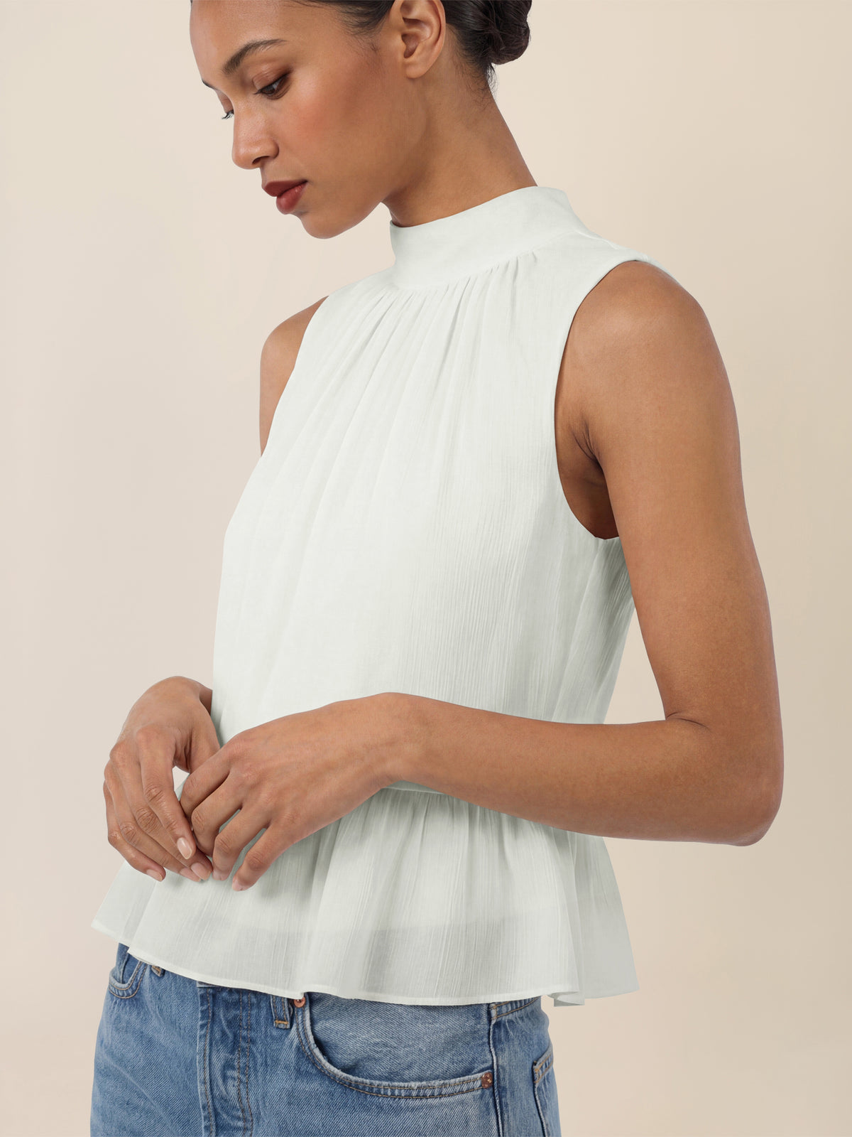 APART Ärmellose Bluse mit Rüschen-Saum | creme