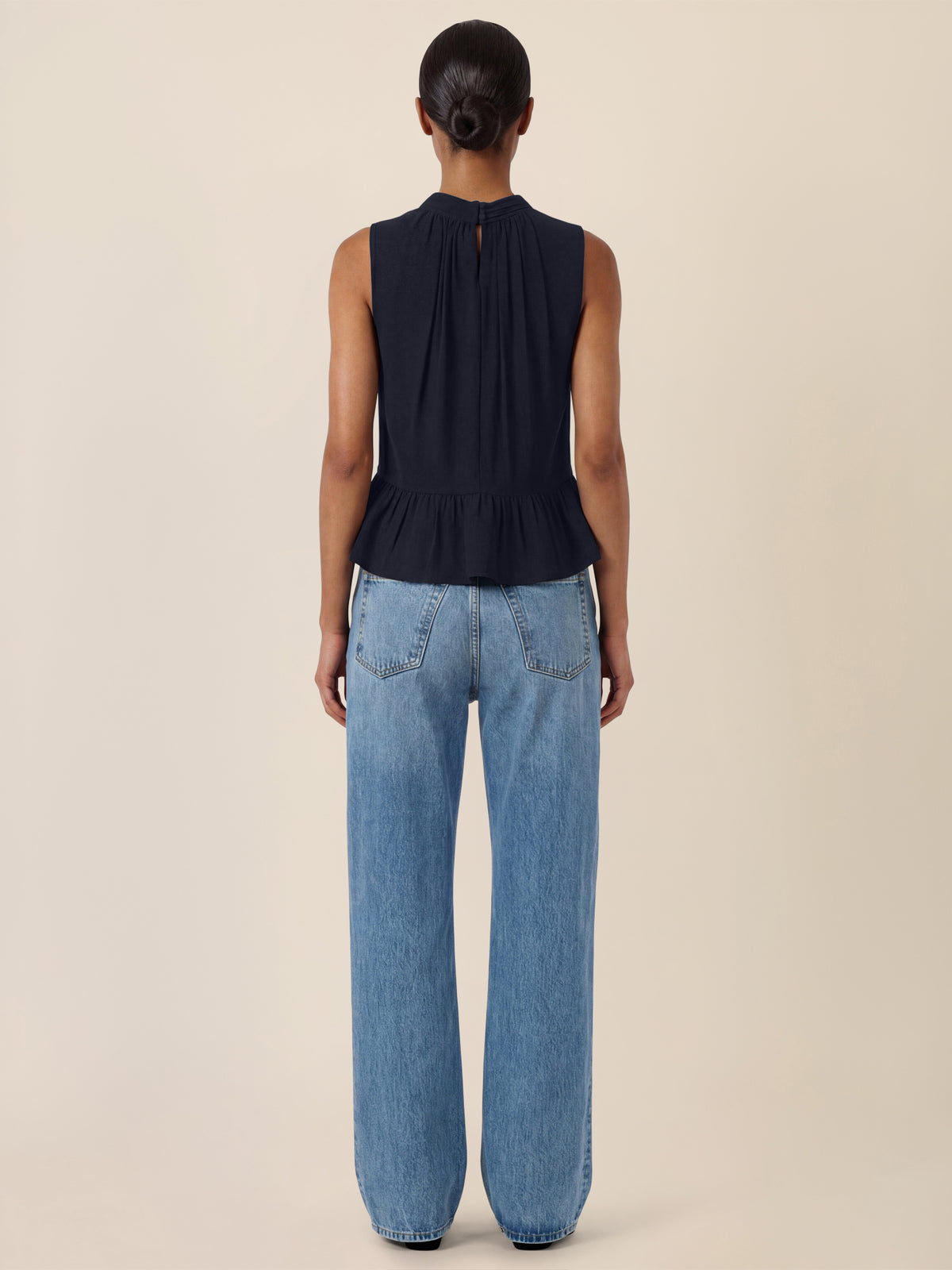 APART Ärmellose Bluse mit Rüschen-Saum | nachtblau