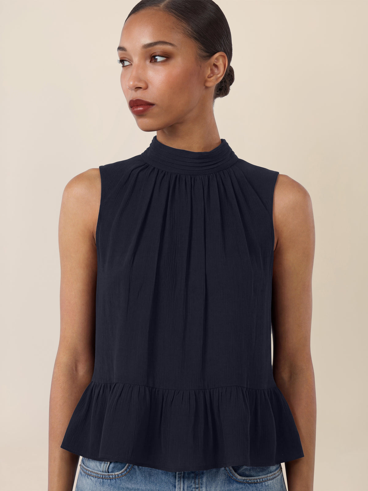 APART Ärmellose Bluse mit Rüschen-Saum | nachtblau